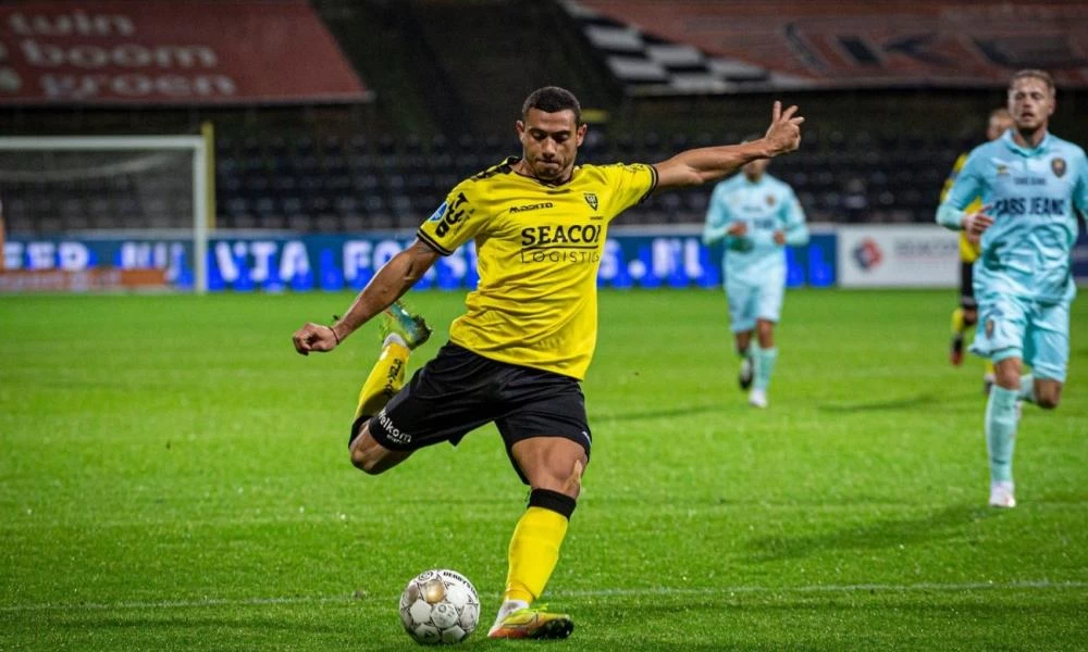 Μαγεύει ο Γιακουμάκης στην Ολλανδία: Δείτε το εντυπωσιακό γκολ